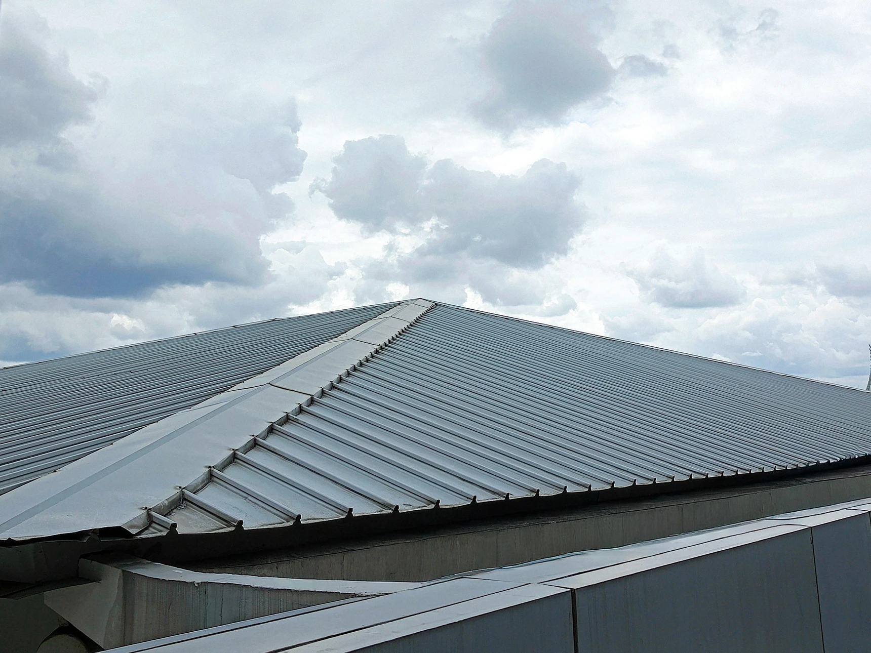 Structure de toit en acier pour la construction de bâtiments